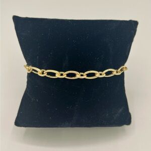 Tiffany & Co 18K/750 Yellow Gold Clasp Link Bracelet. 7 1/2” long. 17.62 Grams.